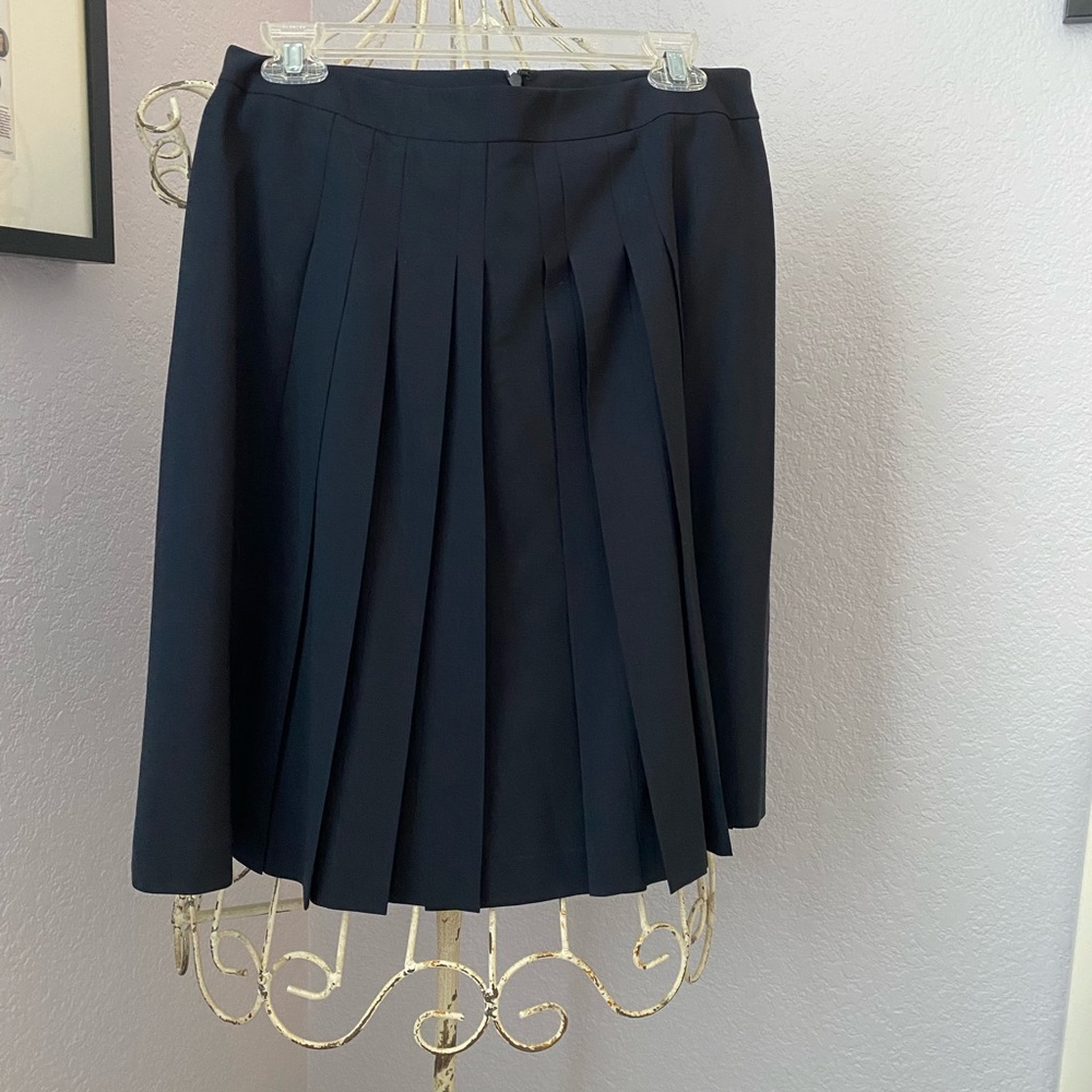 Theory pleated skirt in navy